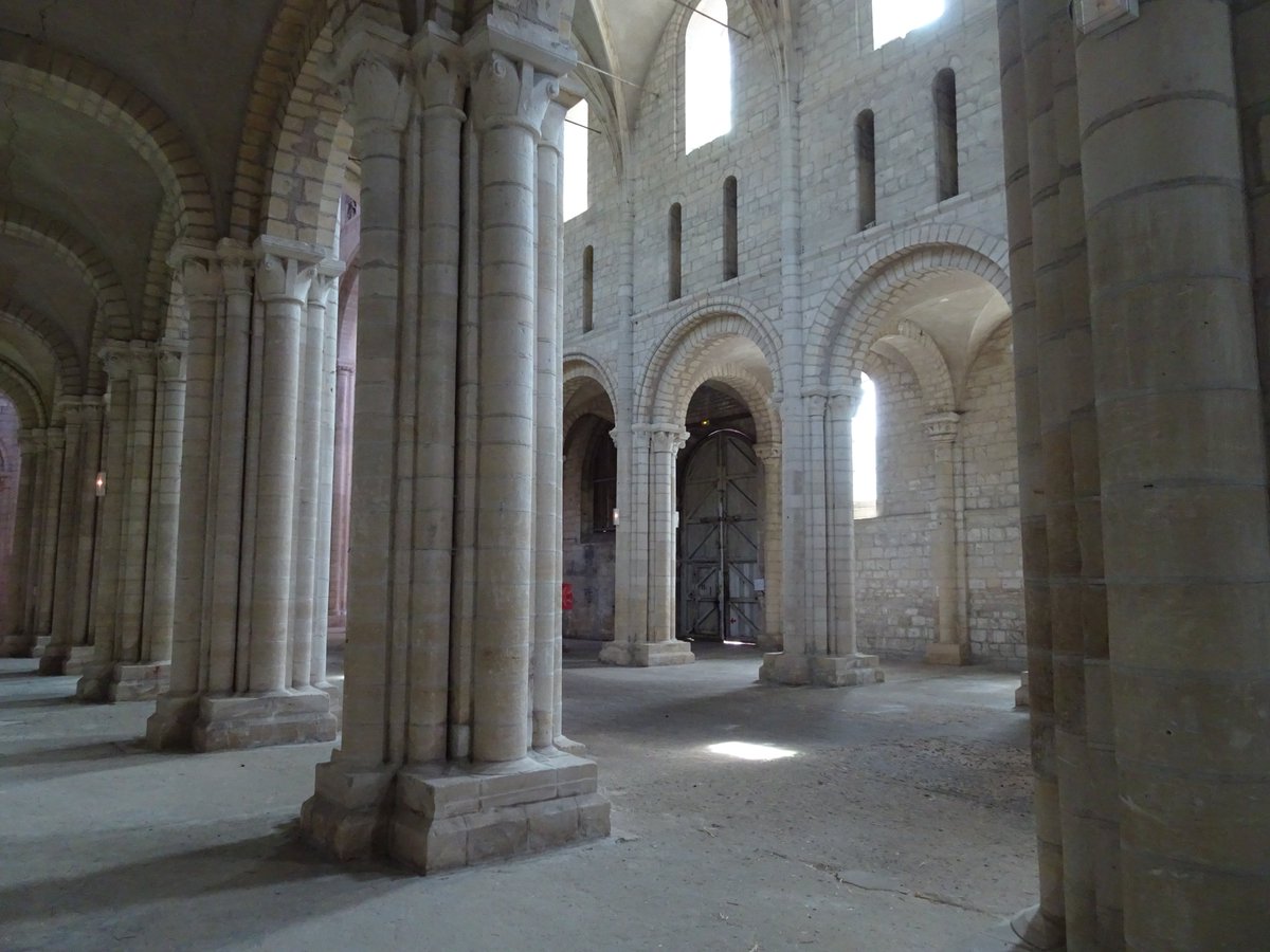 ⚔ #Kaamelott dans l'église saint-Nicolas de #Caen, c'est jeudi ! Vous avez rendez-vous avec le Roi Arthur, Lancelot ou encore Perceval pour une projection originale en collaboration avec le cinéma <a href="/luxcaen/">Cinéma LUX Caen</a> .
Infos :
caen.fr/evenement/cine…