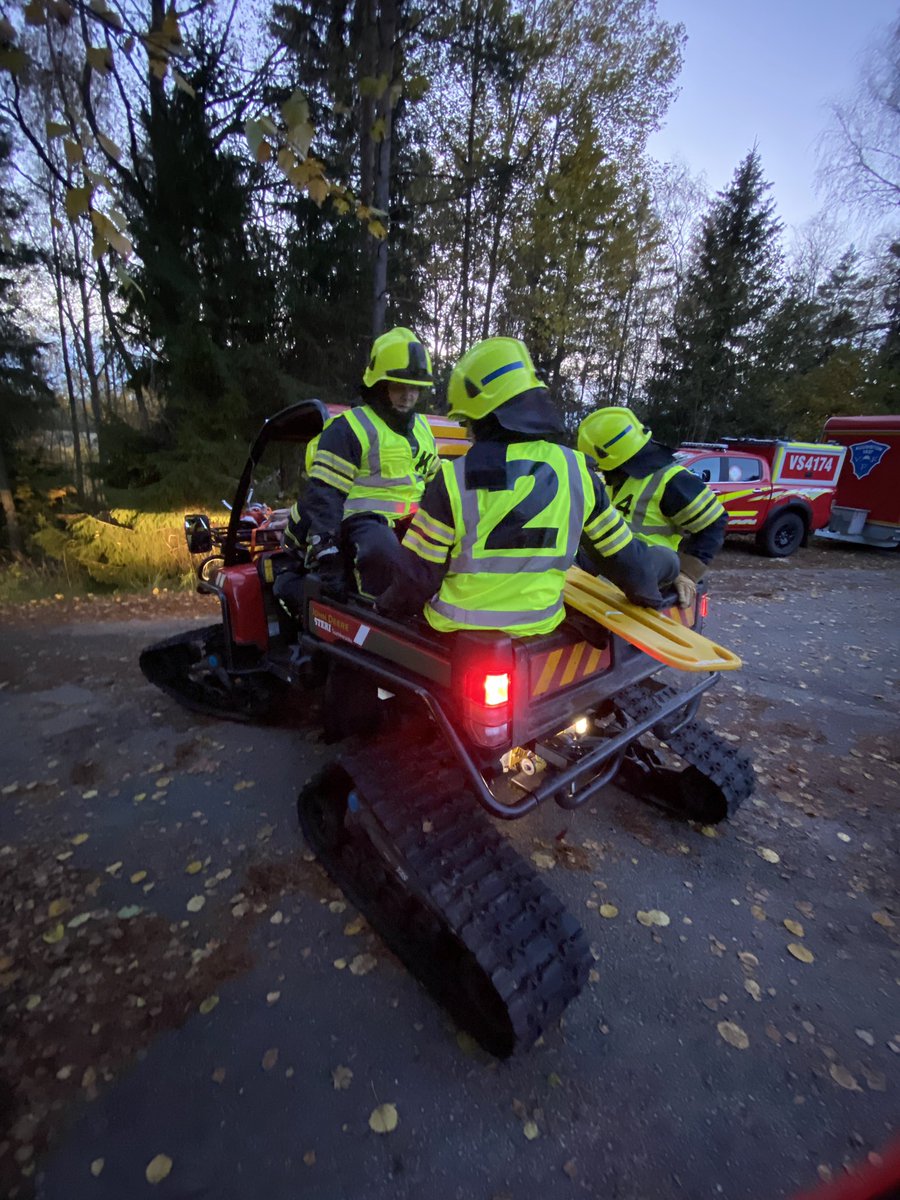 KariHeinila's tweet photo. Tutustumiskurssi 2023 :n loppukoitokset ovat alkaneet. Ensimmäinen tehtävä, ihmisen pelastaminen. #kuusistofire https://t.co/0HxU8bJbCo