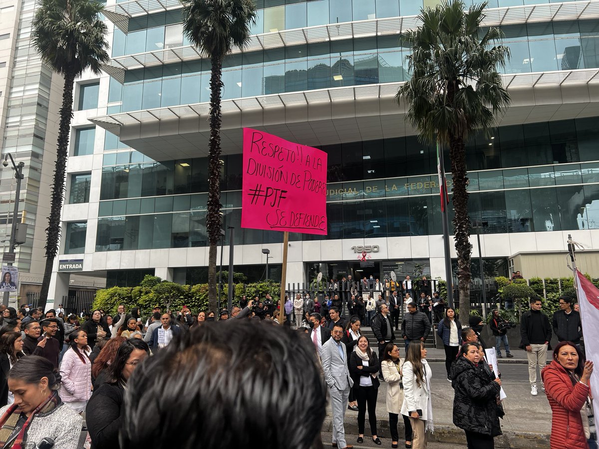jomisael's tweet photo. Una disculpa por las molestias, pero sin un Poder Judicial fuerte y autónomo no hay Democracia, no hay República; y que no haya engaños, atrás del robo que se pretende al PJF está la intención de capturarlo.
#TodosSomosPJF
#TodosSomosCJF https://t.co/v9TPkoVyb8