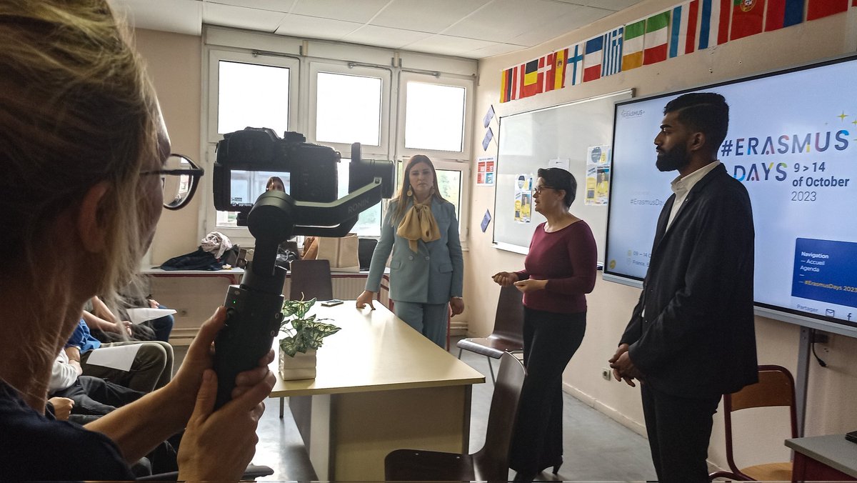 DareicV's tweet photo. #ErasmusDays
Un bel événement la semaine dernière au lycée des métiers Gustave Eiffel d'Ermont (95) en présence de @salima_yenbou, députée européenne et de @NellyFesseau, directrice de l'agence Erasmus+ : la mobilité et l'avenir de l'Europe au cœur des échanges avec les élèves ! https://t.co/6wtQcH1uO0