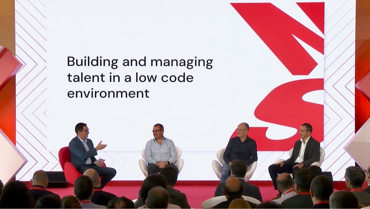 SamSteinwinder's tweet photo. The afternoon sessions at #nxStep Lisbon are in full swing! 

Lots of engaging conversations with our customers, including this discussion with @innovationatEDP, @PodiumAnalytics and @ZilverenKruis on building and managing talent in a #lowcode environment. 💪 https://t.co/c0bGuOGAso