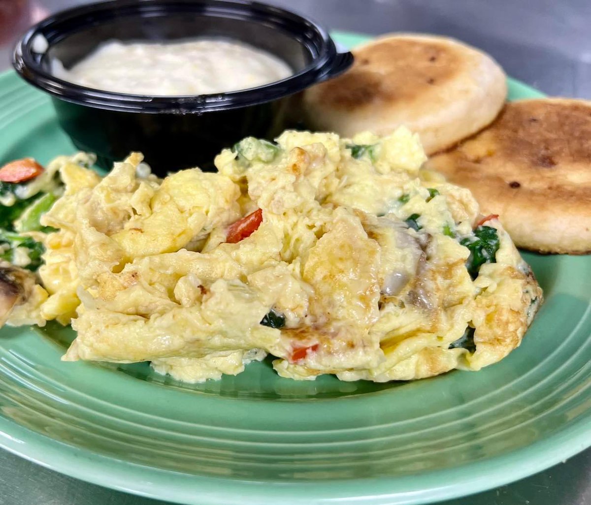 FBFivePoints's tweet photo. Veggie Omelet — equally as tasty as it is beautiful! It should be a must have for anyone looking for a healthy and yummy meal!
#veggie #omelet #healthy #food #breakfast #brunch #lunch #eatfivepoints #columbiasc https://t.co/HkjPbkRwRk