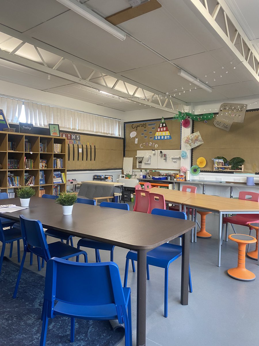 MissJames1405's tweet photo. Back on Clinical Practice once again…

Here’s what I’ve been up to in my first 2 weeks in a Year 6 class in @stmarypatrick!! 

I am loving it so far!🍎🏴󠁧󠁢󠁷󠁬󠁳󠁿👩🏽‍🏫🎓 https://t.co/1nywhPoxvm
