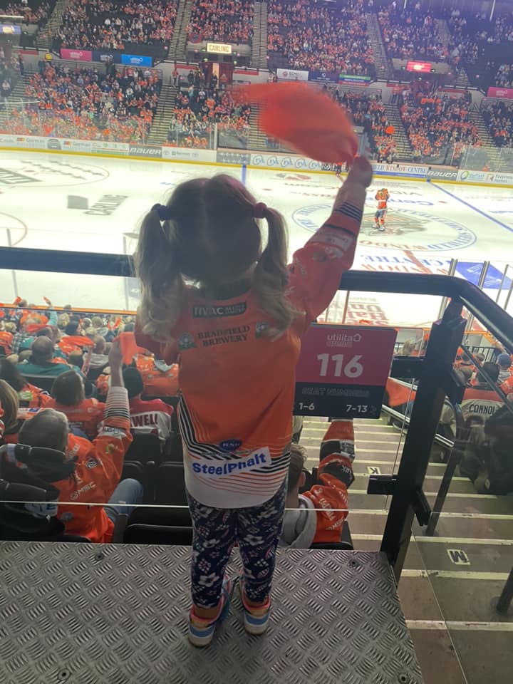 steelershockey's tweet photo. 🍊🏒 Will you be waving your ORANGE flags this Sunday when Fife Flyers one to town?

Face Off 4pm (doors open 2.30pm) Tickets: https://t.co/4Jl0tBOAjZ

#BleedOrange | #SteelersHockey | #Sheffield | #Yorkshire | #kids | #family | #hockey | #sundayvibes https://t.co/4BJgaE68dI