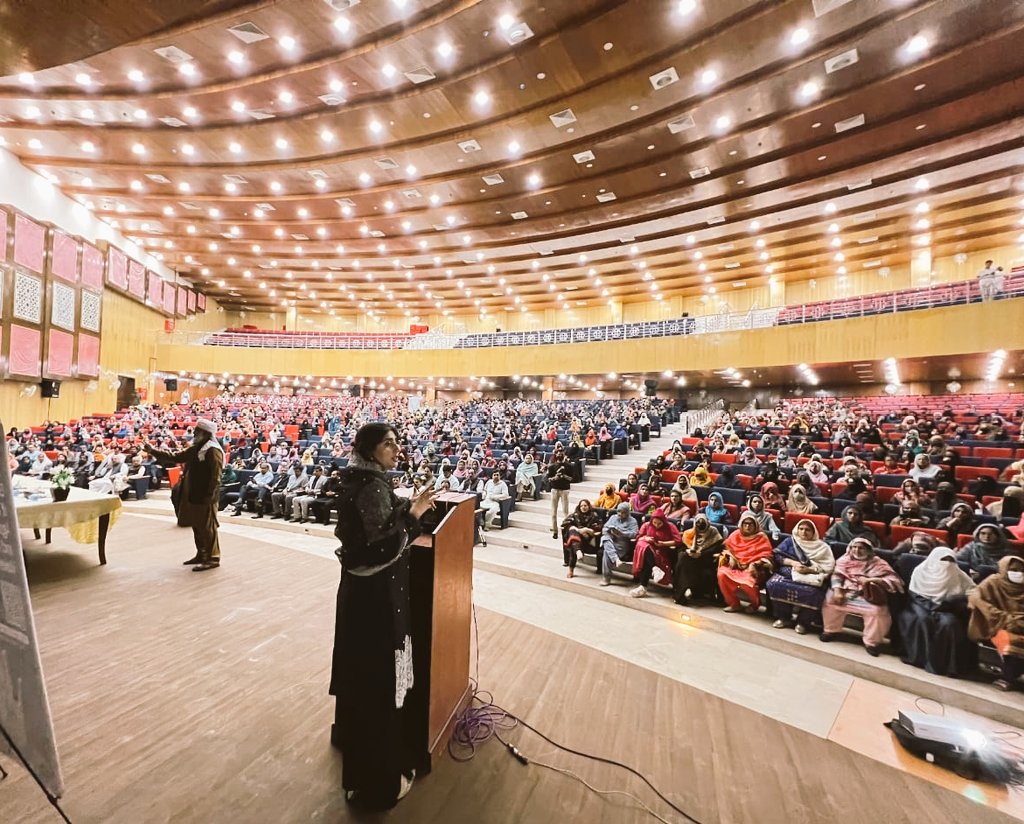 barirahanif's tweet photo. Got a chance to speak to a very keen crowd of young women of @UONoffical &amp;UET Narowal on #gender mainstreaming in development sector of #Pakistan. Thanking @PakistanYpdc &amp; @hecpkofficial for providing an engaging platform for talks on key aspects of exercising legal rights on GBV https://t.co/bQW6kkRXMo