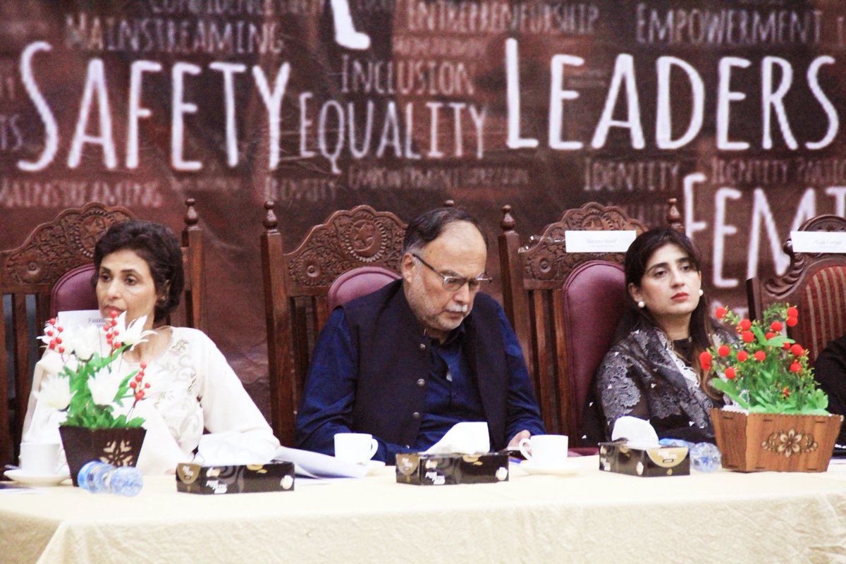 barirahanif's tweet photo. Got a chance to speak to a very keen crowd of young women of @UONoffical &amp;UET Narowal on #gender mainstreaming in development sector of #Pakistan. Thanking @PakistanYpdc &amp; @hecpkofficial for providing an engaging platform for talks on key aspects of exercising legal rights on GBV https://t.co/bQW6kkRXMo