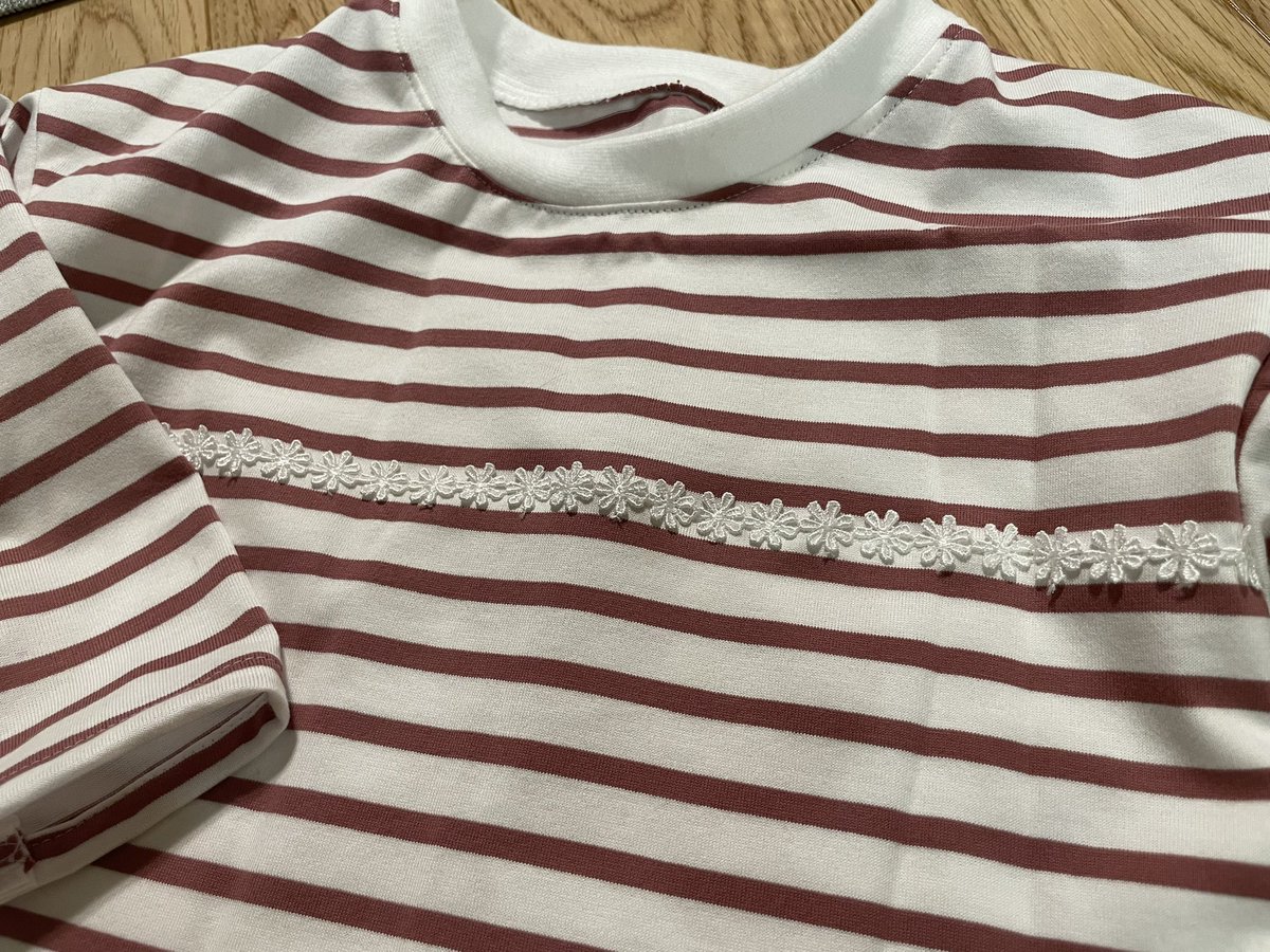 anzh137's tweet photo. 久しぶりにミシン〜🧵
姪のニットT！同じ生地で従兄妹全員お揃い作れるかな〜とこのボーダー買ったけどら思った以上にテンション低めで少し心配🫤
朝、息子に試着させよ https://t.co/YJvyYnNmuq