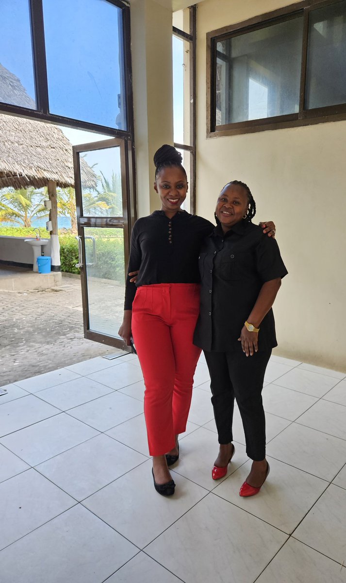 JulianaShem1's tweet photo. Last week I had the priviledge to meet this beautiful young leader- the president of @TahlisoOfficial at    workshop organized by the @HESLB https://t.co/YnzEBBzVUu