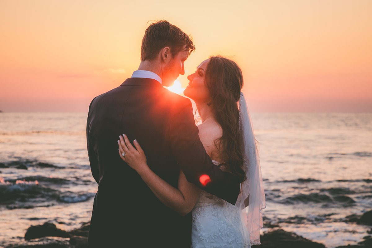 The most magical sunset 🧡

#bigsurelopement #elope #elopement #beachelopement #californiabride #elopebigsur #carmelbythesea #adventurewedding #beachwedding #sunset