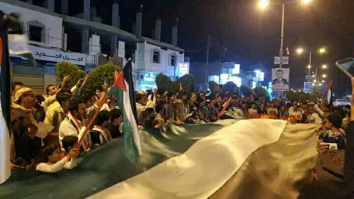 kanasmarab2's tweet photo. #مأرب
حشود منددة بجريمة استهداف الكيان الصهيوني  #مستشفى_المعمداني في غزة https://t.co/JJPIpwm1tb