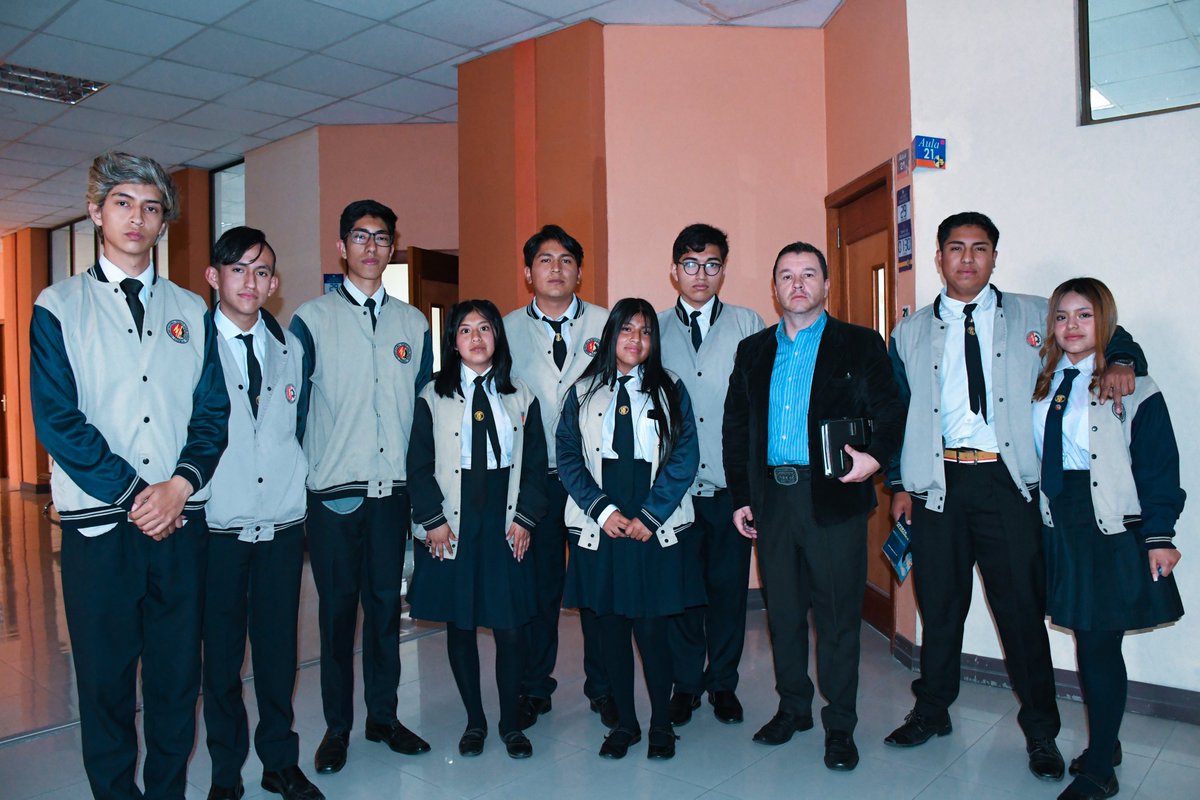 👨‍🏫El Grupo de Investigación #GiMaT realizó la socialización de resultados de investigación obtenidos en proyectos dentro del área de biomateriales y prótesis personalizadas.
🔹El evento se llevó a cabo junto a jóvenes estudiantes de bachillerato en #Cuenca 

#UPSEcuador