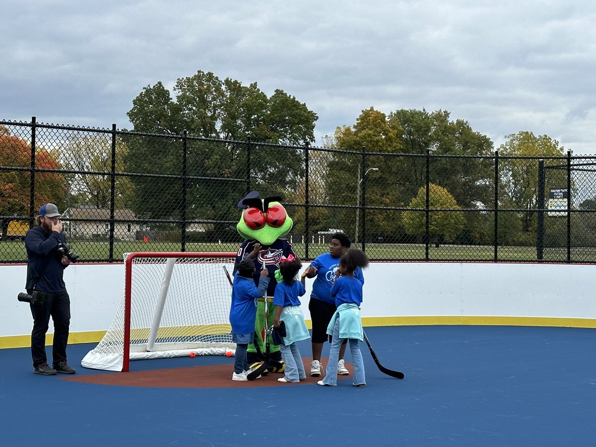 The #CBJ street hockey rink at Krumm park has been open since 2009, but today @MayorGinther helped us open a renovated version. A grant of more than $100,000 from #CBJGivesBack went into the rink at the @ColsRecParks park, which also includes basketball and futsal courts.