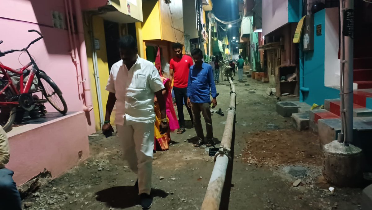 _RamaniMadhavan's tweet photo. பெருநகர சென்னை மாநகராட்சி மண்டலம் 11 வளசரவாக்கம் 147 வது வார்டுக்கு உட்பட்ட கங்கா நகர் முழுவதும் புதிய சிமெண்ட் கான்கிரீட் சாலை அமைக்கும் பணி நடைபெற்று வருவதை பகுதி பொறியாளர் (AE) அவர்களுடன் இன்று 17.10.2023 நேரில் ஆய்வு மேற்கொண்டபோது.

#DMK #Valasaravakkam #RamaniMadhavanMC https://t.co/ZaxVXjoGAy