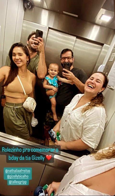 gizellybinfo's tweet photo. O sorriso do Antônio 🥹🥰 🤏

Gizelly Bicalho via story 📲 do @/Tiagoabreu https://t.co/hy5lVxlfpu