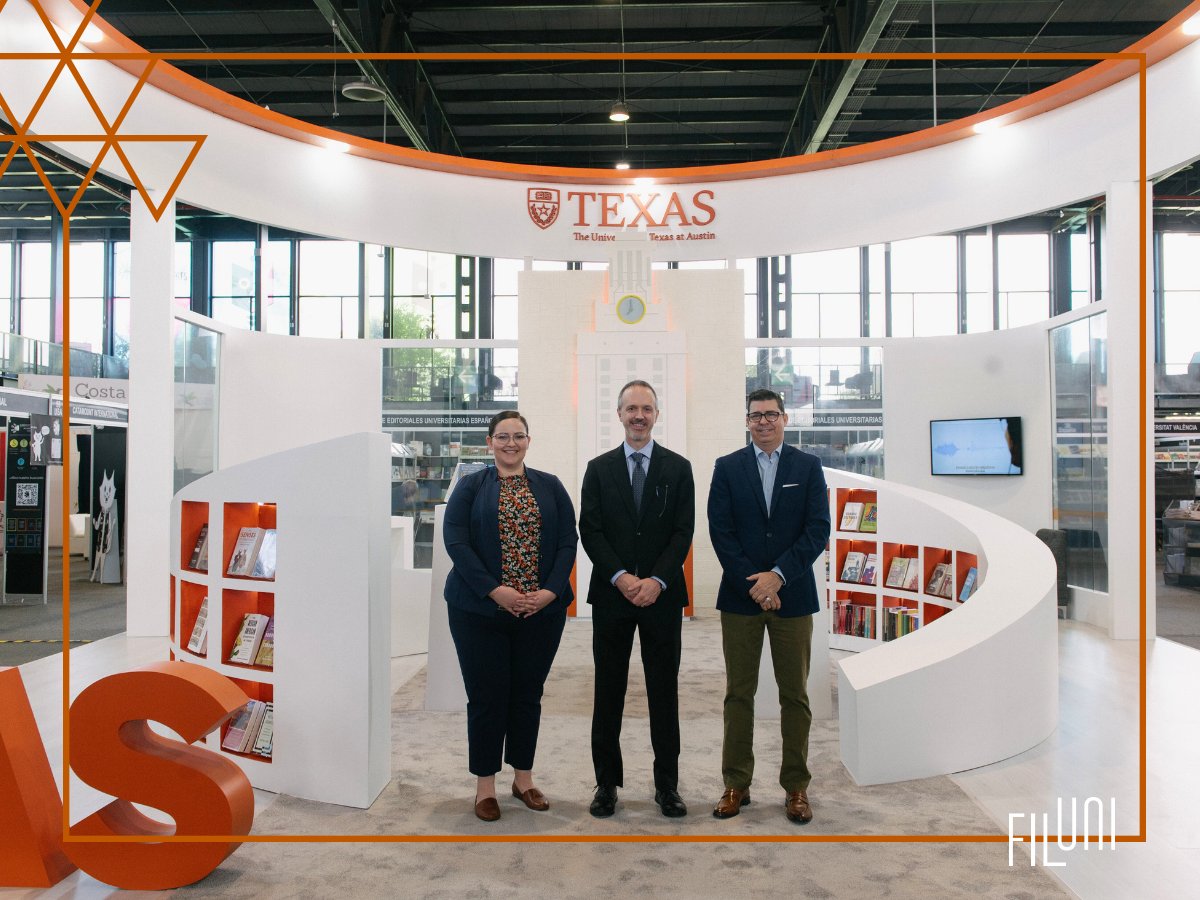 UTexasGlobal's tweet photo. At #FILUNI2023, @UTexasPress introduced hundreds of university librarians to its collection of int'l books &amp; journals, hosted book signings w/ six @UTAustin authors &amp; expanded their reach by fostering relationships w/ other publishers across Latin America. https://t.co/aKeiVe7xN0 https://t.co/QZhcTyKJJI