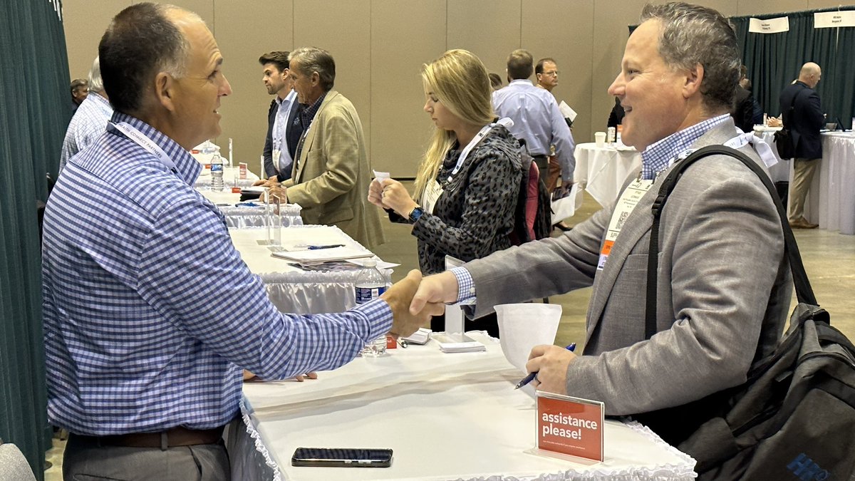 HCP_ReverseExpo's tweet image. At the #HCPFall23 Conference it’s all about the introduction! #handshake #businesscard #connection #networking