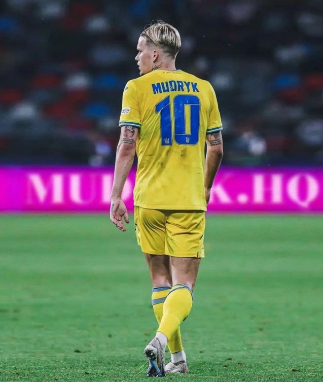 oyimzy's tweet photo. Mykhailo Mudryk

January 2023
- Joins Chelsea FC
- Gets Hated by Arsenal fans

February - September 2023
- Struggles to pick good form
- Got called out by Chelsea fans

October 2023
- Scores his first Chelsea goal
- Scores his first goal for Ukraine
- Plays Arsenal Next!! ⚽️⚽️⚽️ https://t.co/KYaIicHZUP