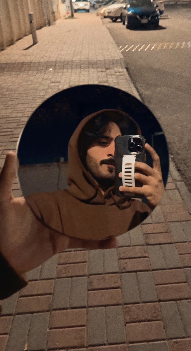 تهواك عين مَا لدّت لغيرك نظرها 🤎🤎.