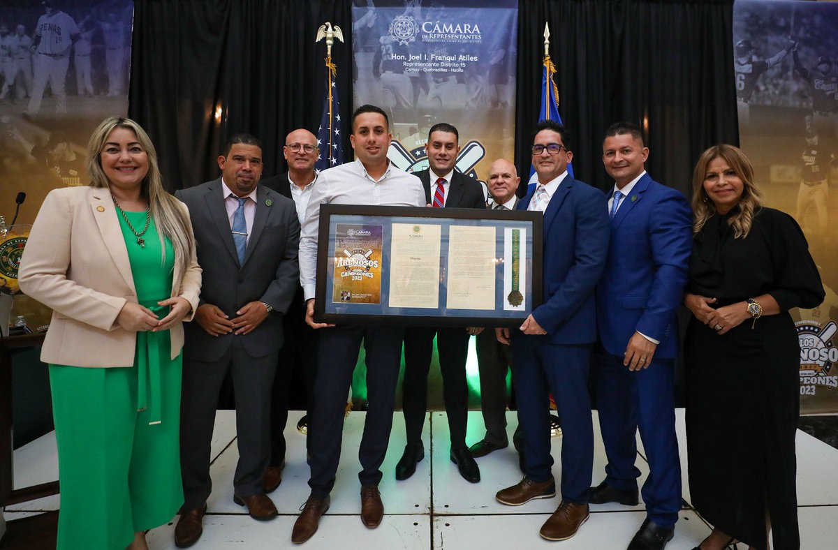 CamaraConPR's tweet photo. 𝐑𝐞𝐜𝐨𝐧𝐨𝐜𝐢𝐦𝐢𝐞𝐧𝐭𝐨  🏆 | El representante por el Distrito 15, Joel Franqui Atiles, reconoció hoy al equipo campeón del Béisbol Doble A, Los Arenosos de Camuy. 

📸Tammy Olivencia #CámaraPR https://t.co/Bq8m8d9mBM
