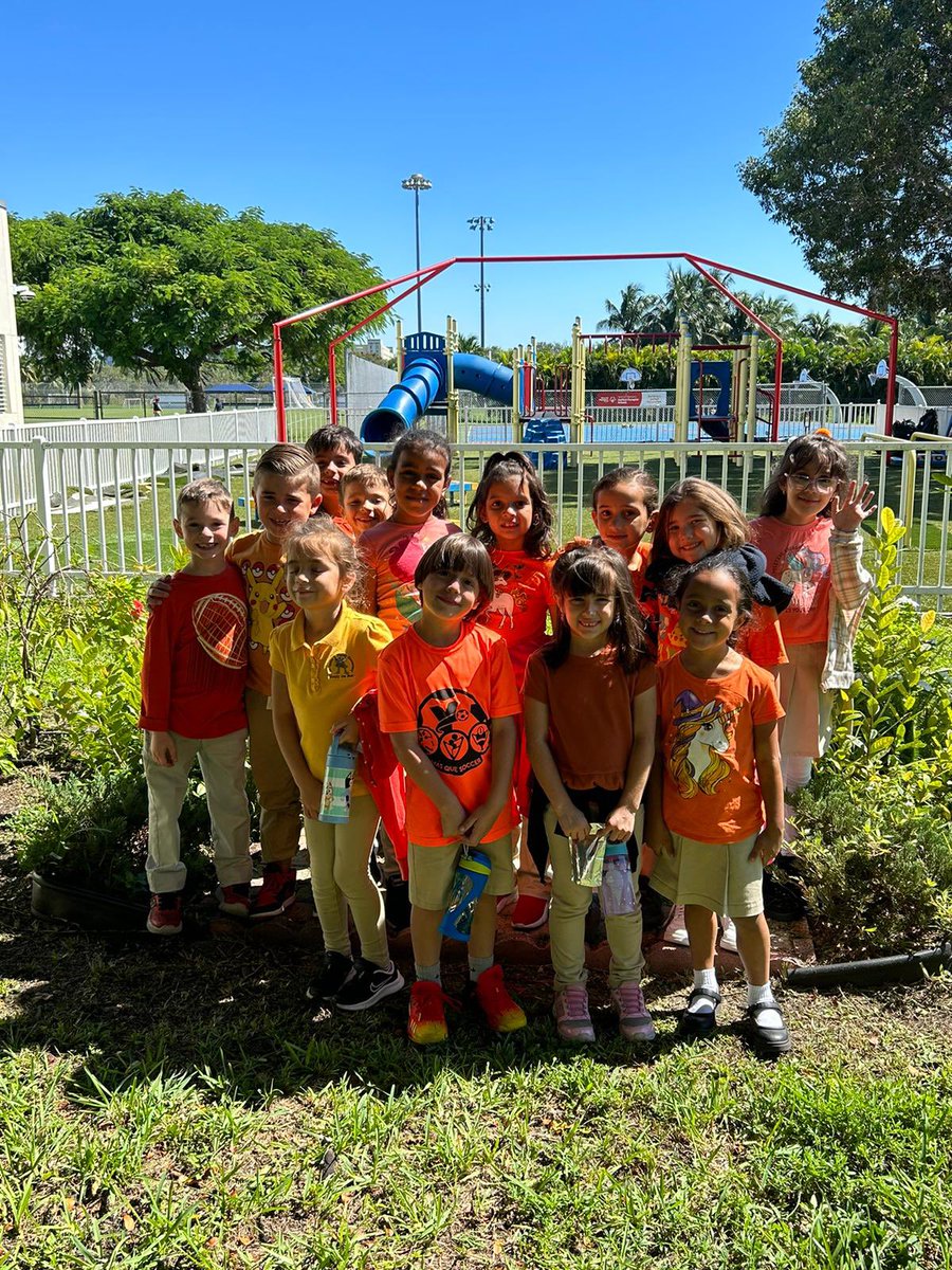 cj_finlayelem's tweet photo. Our Pre-K through 1st grade students celebrating Unity Day 🧡 Unite Against Bullying! #EducationIsOurSuperpower #YourBestChoiceMDCPS#CJFYourBestChoice #TeamWorkIsEverything #WeEqualsOne #MissionFirstPeopleAlways https://t.co/e2g0QJtedP
