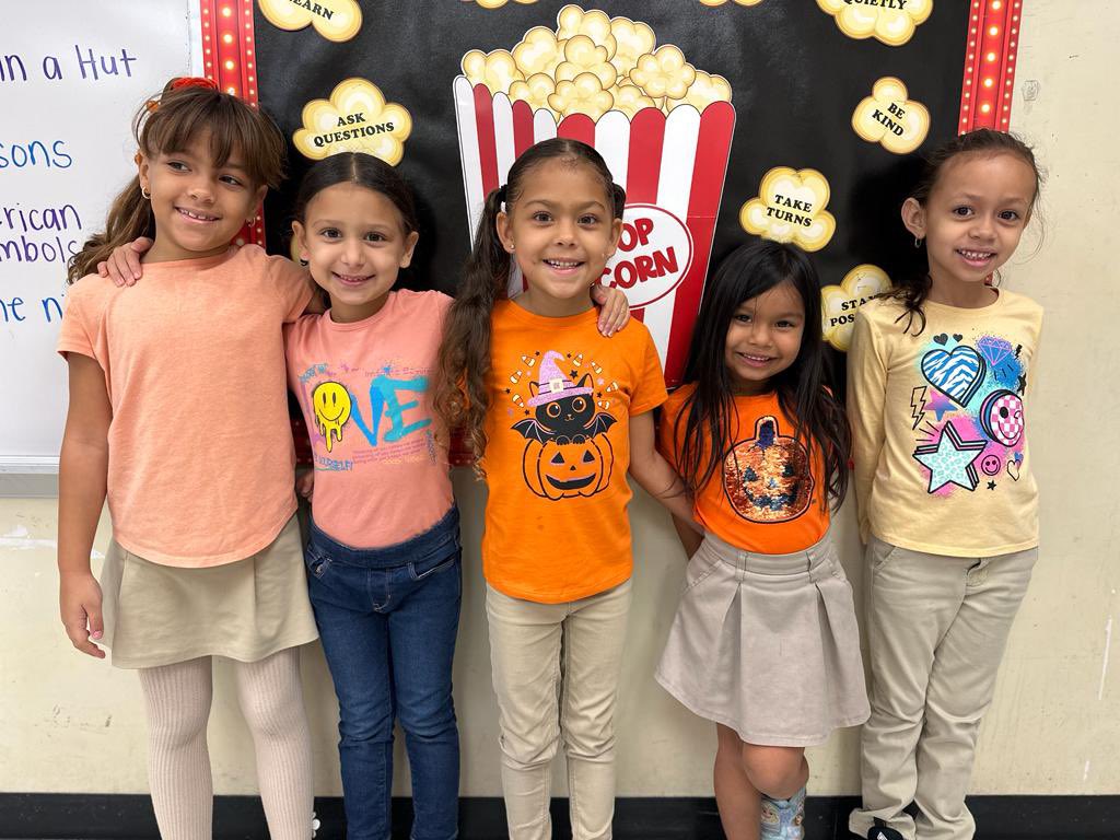 cj_finlayelem's tweet photo. Our Pre-K through 1st grade students celebrating Unity Day 🧡 Unite Against Bullying! #EducationIsOurSuperpower #YourBestChoiceMDCPS#CJFYourBestChoice #TeamWorkIsEverything #WeEqualsOne #MissionFirstPeopleAlways https://t.co/e2g0QJtedP