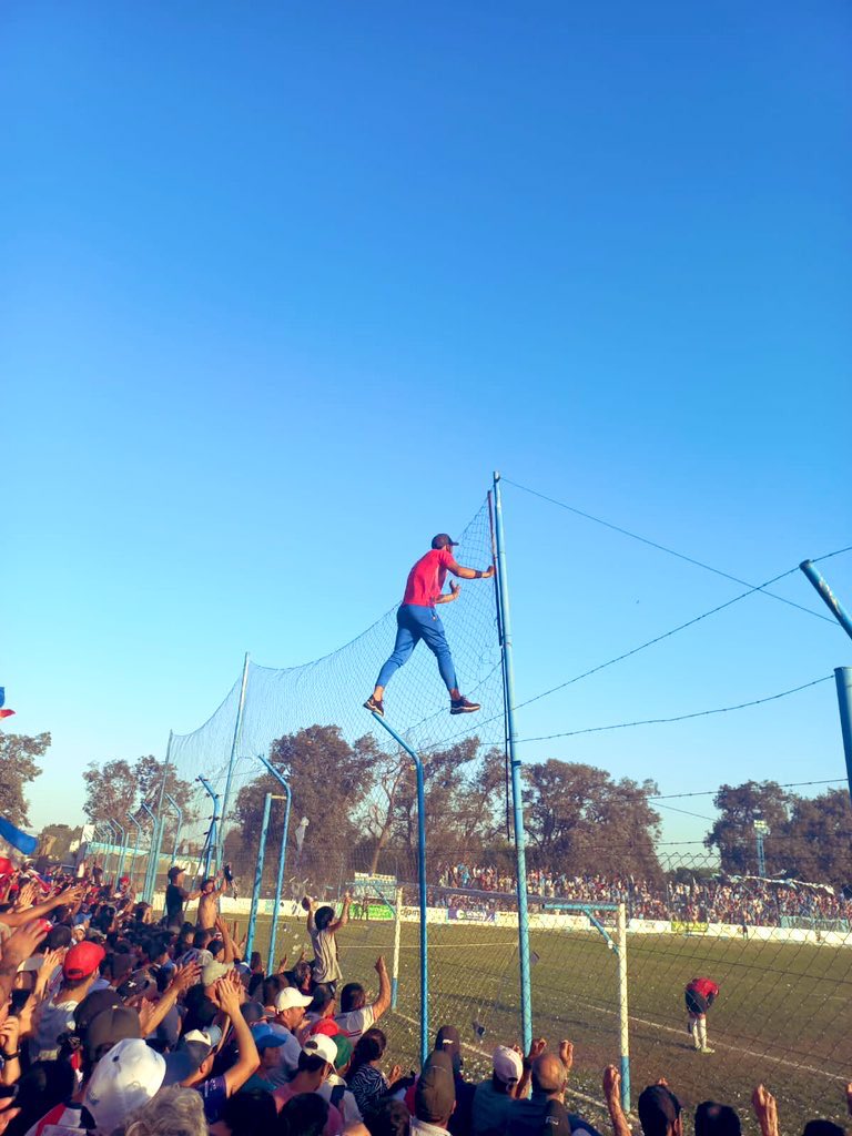 No quiero flores, quiero un trapo con estos colores 💙🤍❤️