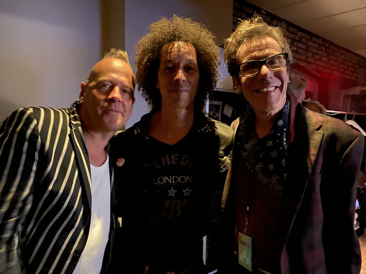 pfurs's tweet photo. #Drummers extraordinaire
(#SimonHanson. #ZacharyAlford, #SlimJimPhantom)
together in #LasVegas! https://t.co/c0hXs17Pda