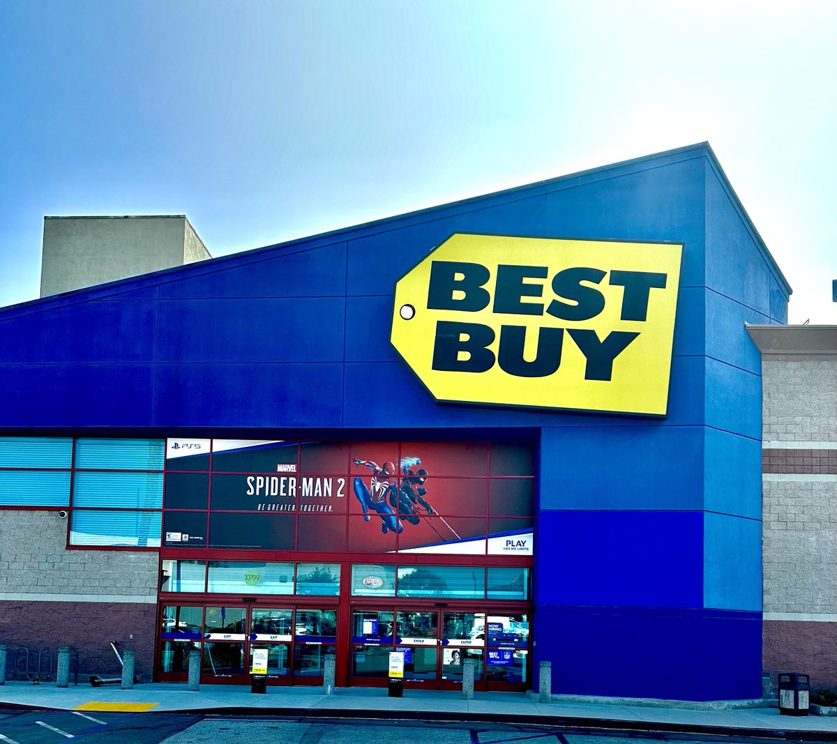 TonyTodd54's tweet photo. Spotted at my local #BestBuy https://t.co/Aoa8kD8Nno