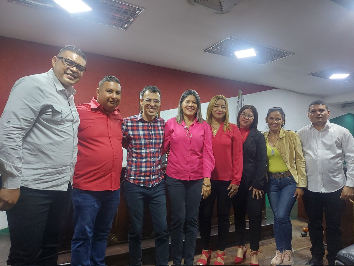 CMBTorres's tweet photo. #17Oct Sesión Especial del 15 aniversario de la @JuventudPSUV donde estuvo como orador de Orden @sosio45 y se entregaron reconocimiento a los homenajeados
@NicolasMaduro 
@PartidoPSUV 
@psuvlara2023 
@TorresJpsuv https://t.co/mEJUOgkAVG