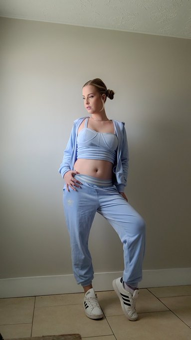 Faking perfection ✨️ https://t.co/54YO56vWFz<a href="/tag/aiart"class="tags"><span>#aiart</span></a>