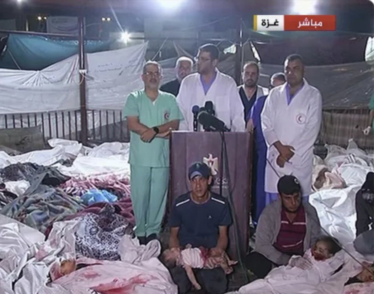 ButhainaBulushi's tweet photo. صورة لضمير الأمة
" إن كان لها ضمير" ! ،،

وسط جثامين الشهداء وأشلائهم وزارة الصحة تعقد المؤتمر الصحفي بعد قصف #مستشفى_المعمداني 
 
المأساة تتجاوز كل وصف ! 
#غزة https://t.co/LOANkGqxjw