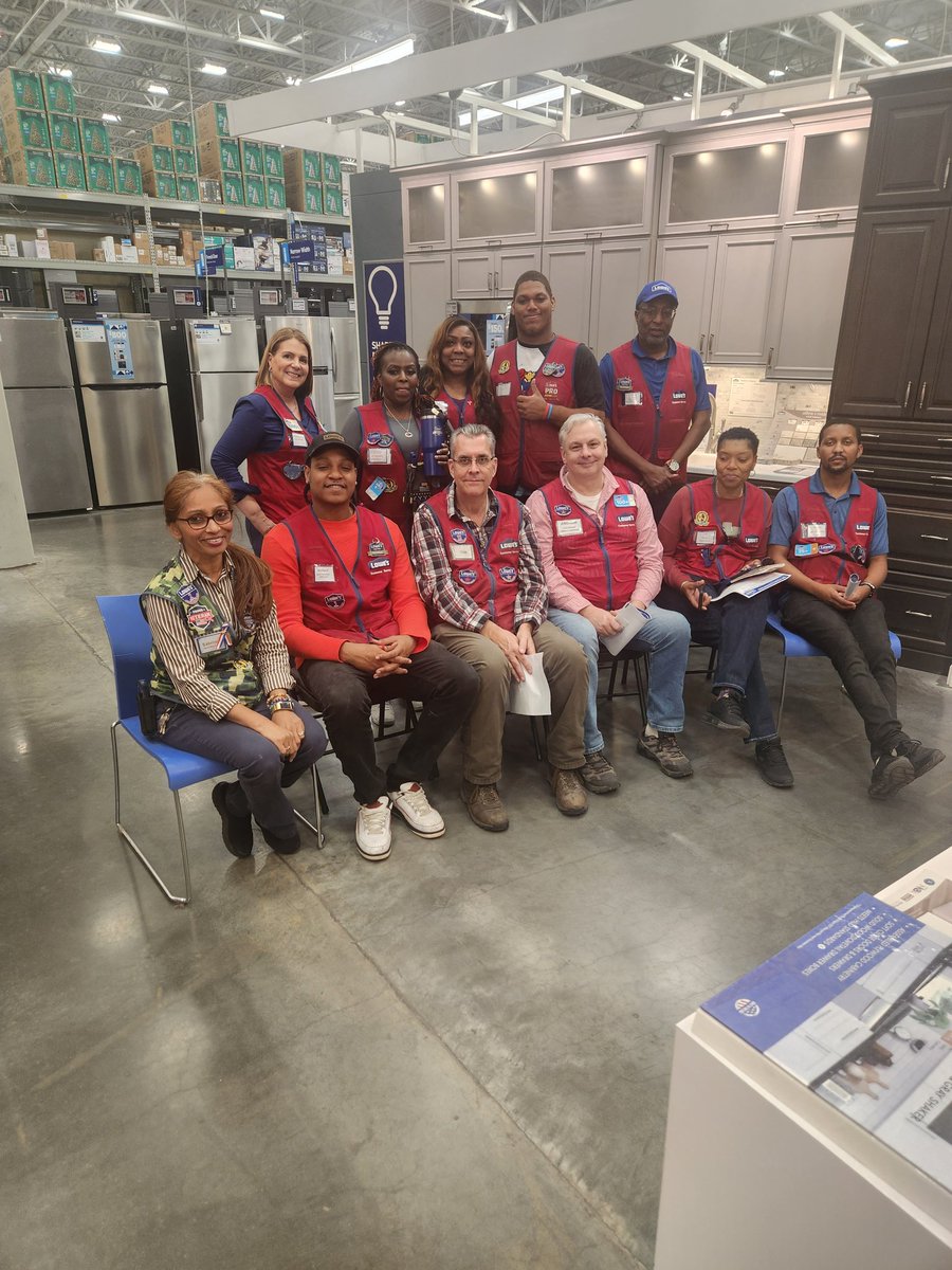 Lowe's Store 2664,
Rosedale, NY. Tuesday
Specialty Spotlight Meeting,
Congratulations Tiffany on
your double recognition!!
First for being September's
Employee of the month
and secondly for your
outstanding performance in
the Specialty. @LowesMedia @specialtyspotlight