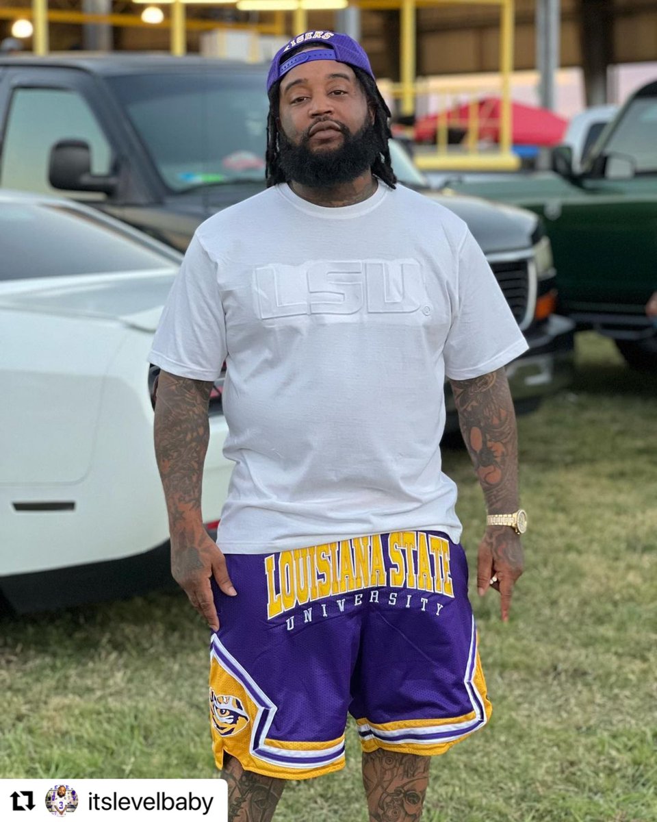 ALCollection's tweet photo. Happy Homecoming Week @LSU #TheALCollectionStore reopens tomorrow at 11AM. Stop by and get your exclusive #GeauxTigers apparel. https://t.co/TnG9lKZKLR
