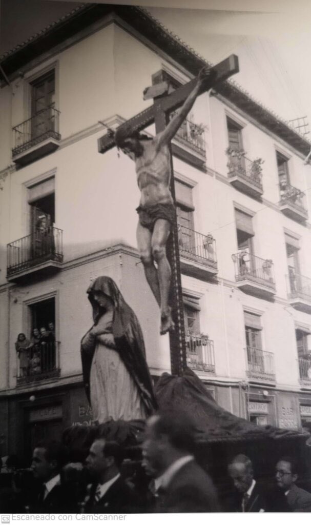 passio_granada's tweet photo. Volveremos a tener esta imagen en febrero de 2024, el Cristo de la Misericordia y la Soledad del Calvario presidirán juntos el Via Crucis Oficial de Cofradías de Granada https://t.co/kJvaTX09YC