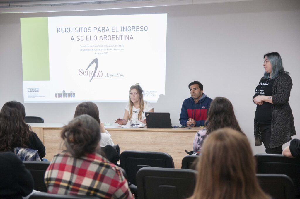 💬 Directores y editores de revistas científicas de la <a href="/unlp/">UNLP</a>, que se encuentran actualmente en el Núcleo Básico de Revistas Científicas Argentinas, participaron de la charla “Requisitos para el ingreso a Scielo Argentina” 

Nota 👇
 unlp.edu.ar/institucional/…