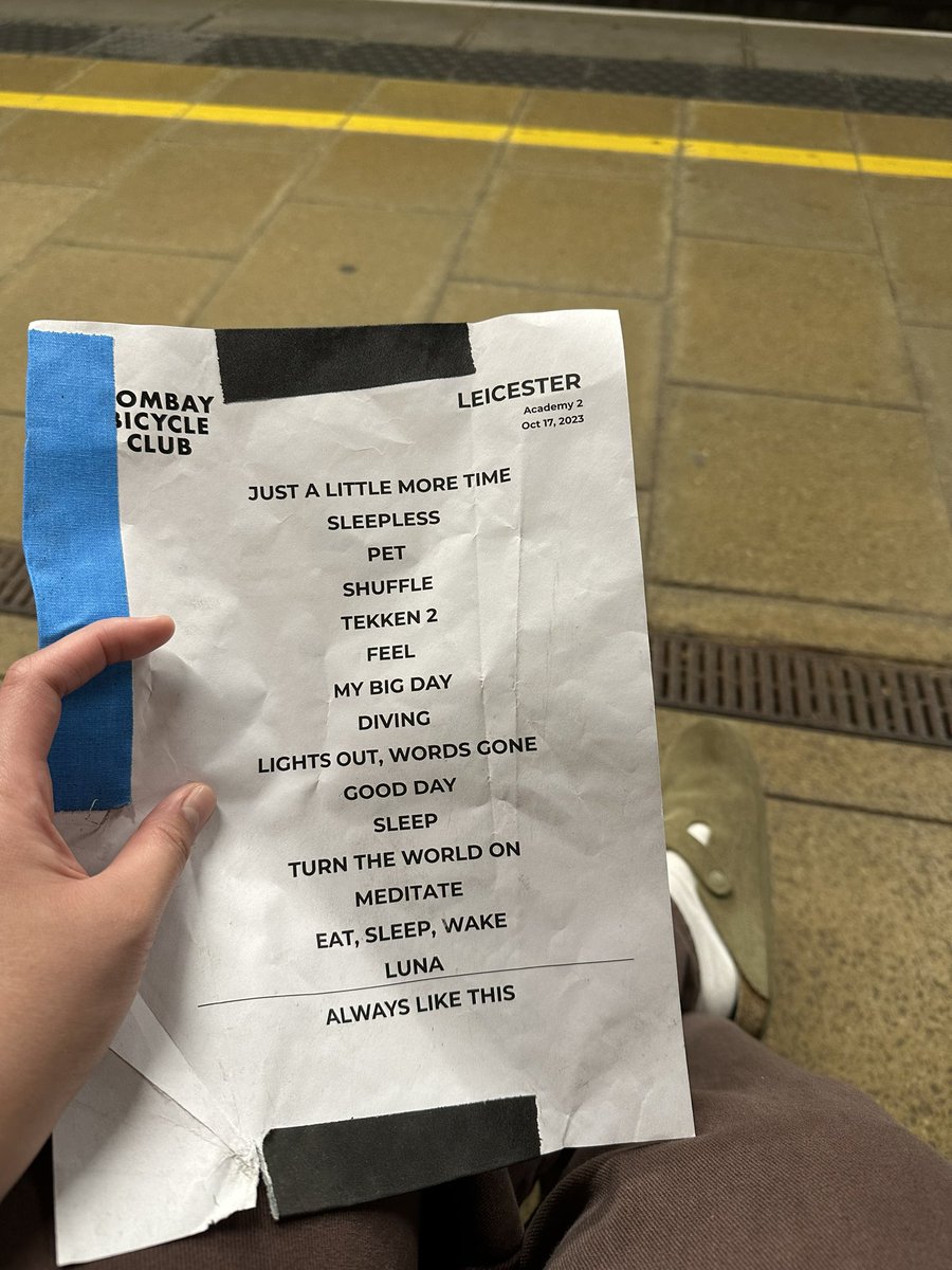 namedFrancine's tweet photo. security promised me a setlist as i was first in the queue and HE ACTUALLY PULLED THROUGH 🥹🥹OMG 🥹🥹 https://t.co/yjwWUEPuNx