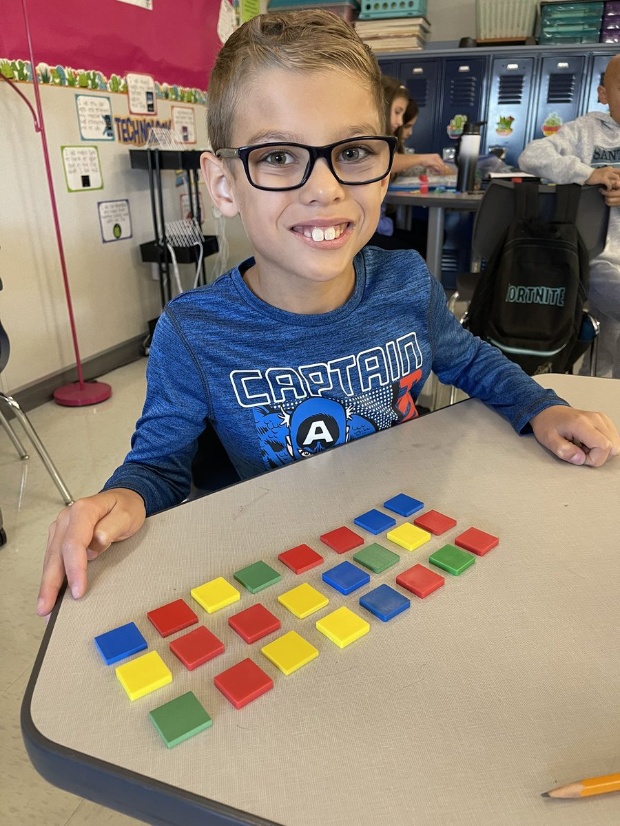 MsHite_STARS's tweet image. Representing multiplication, using ARRAYS. We love Hands on MATH! #mathinlisd #beone #lisd #math @zearned