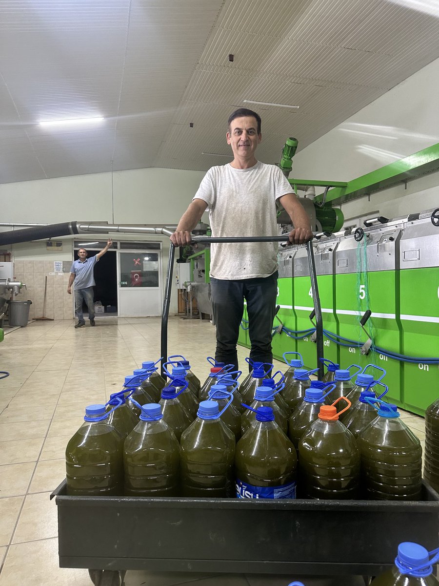2023 yılı zeytin yağı üretimine başladık.Ülkemize,milletimize hizmet etmekten mutluluk duyuyorum.