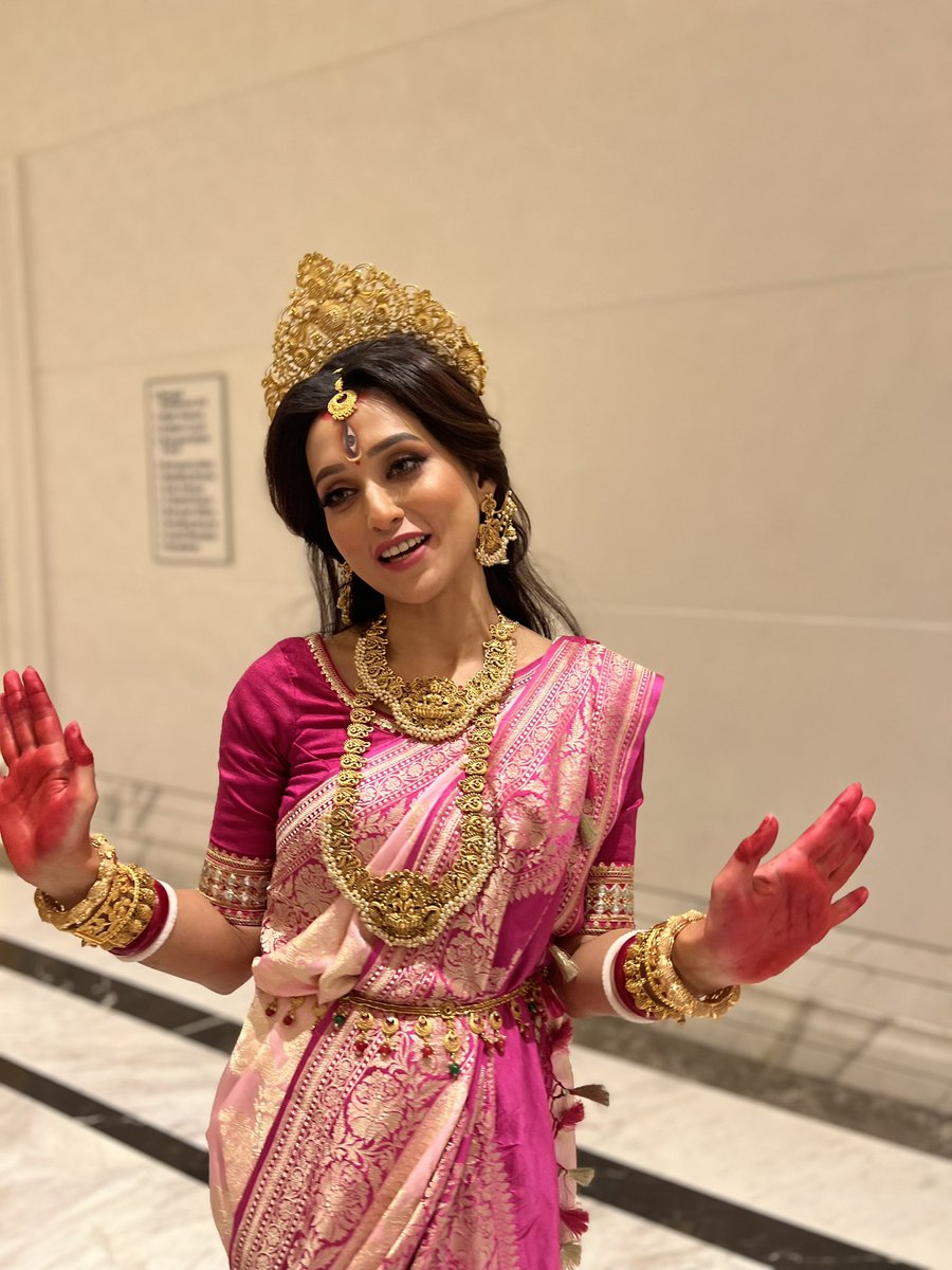 indraroy's tweet photo. Chaltabagan Durga Pujo ‘Durga O Prakriti’ programat ITC Royal Bengal

#ITCRoyalBengal
#ITCSonar
#pujowithITChotels

@silarindam @mimichakraborty #BickramGhosh @PrabhaKhaitan @sundeepbhutoria https://t.co/Qz67drbGqL