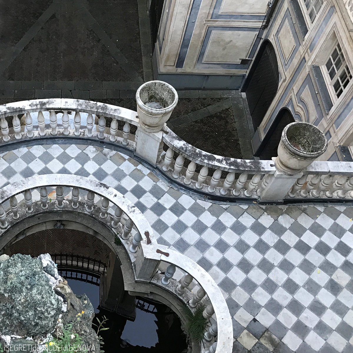 SEGRETIvicoli's tweet photo. Con questo scatto di Palazzo Nicolosio Lomellino, dove, come da tradizione, ho concluso i miei #rollidays, desidero ringraziare 
@ComunediGenova e  
@GenovaEventi che mi hannno permesso di viverli al meglio dandomi la possibilità di essere un #rolliambassador https://t.co/qgV0YjFAo7