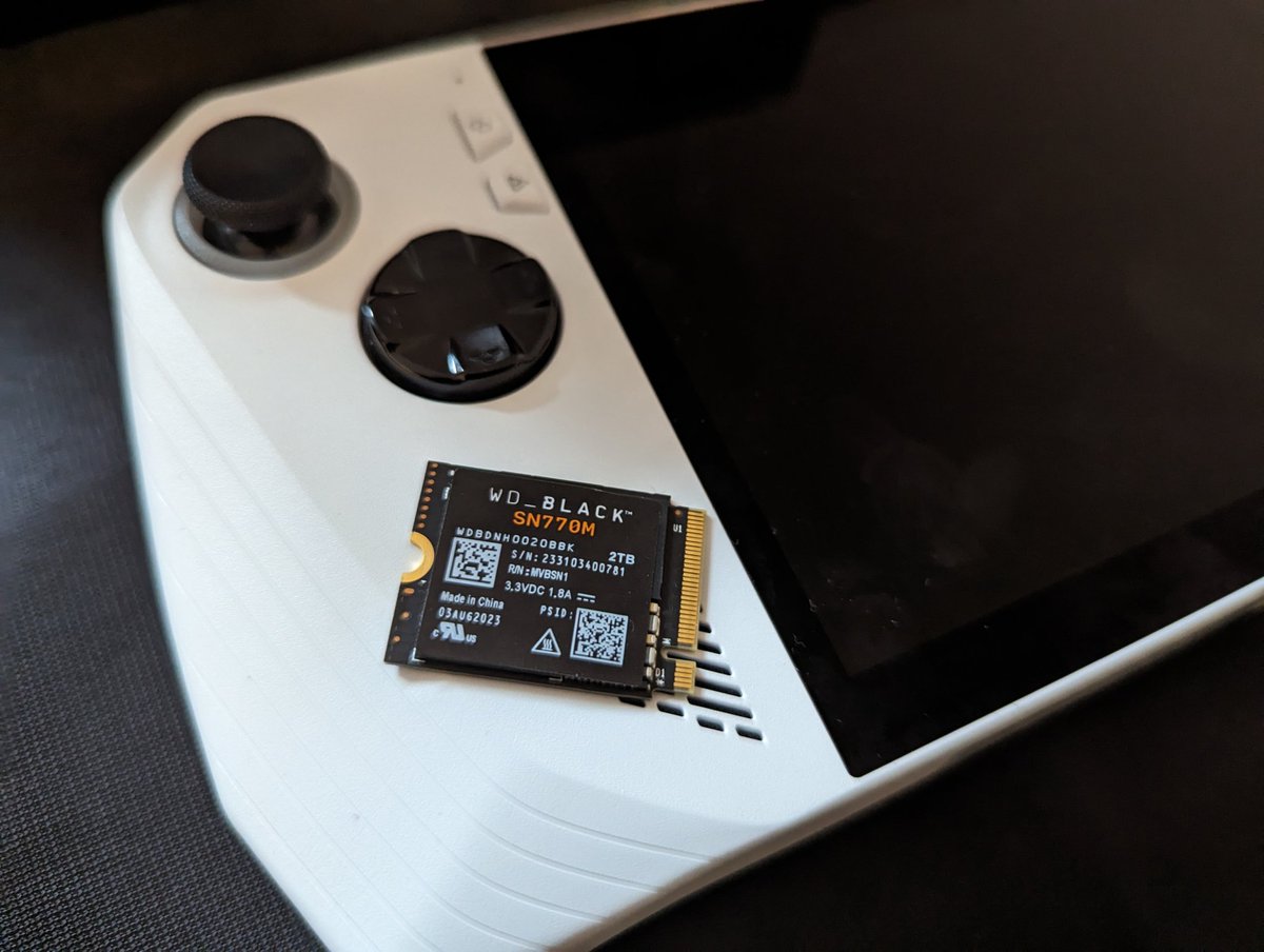 SamyGeekTest's tweet image. Passage chez @themessengersfr pour découvrir les nouveautés @WD_FR. Bien sûr je me suis attardé sur les produits gaming 🤓