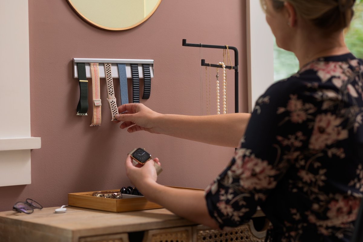 twelvesouth's tweet photo. Keep your bands easily accessible and organized with #TimePorter! Attach it to your wall, cabinet, or wardrobe using secure 3M Command strips. Plus, you can connect multiple TimePorters for a seamless rail system. It's time to upgrade your collection! https://t.co/kVAhBVM5v0 https://t.co/B8fFbBeKiG