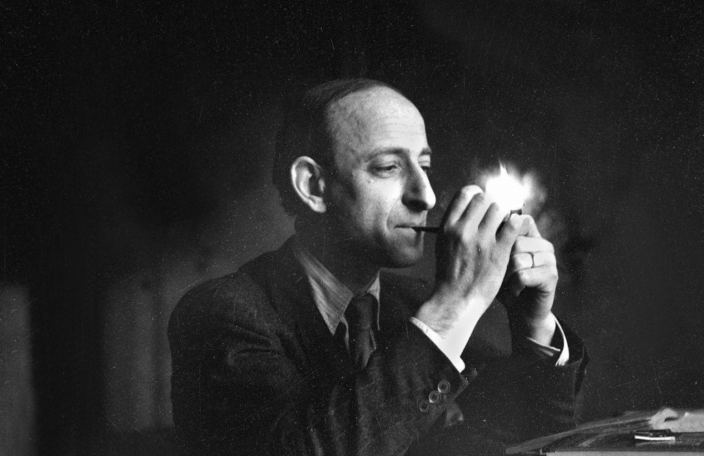 Pour les 40 ans de la mort de Raymond Aron, petite sélection non exhaustive de citations qui, toujours, me bouleversent par leur justesse, leur sagesse et leur intelligence.
À dérouler 🧶