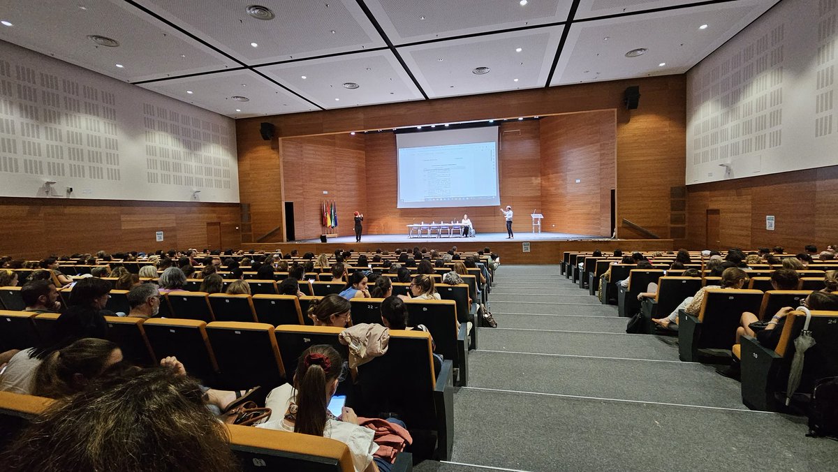 CEPdeSevilla's tweet photo. Y ahora empezamos con la parte práctica.  Analicemos las barreras para el aprendizaje de nuestros centros.  @OnetoDiego Nos presenta su plan de actuación.@cepdesevilla @poligono_sur @FormacProfAnd https://t.co/kg8mEbNbJg