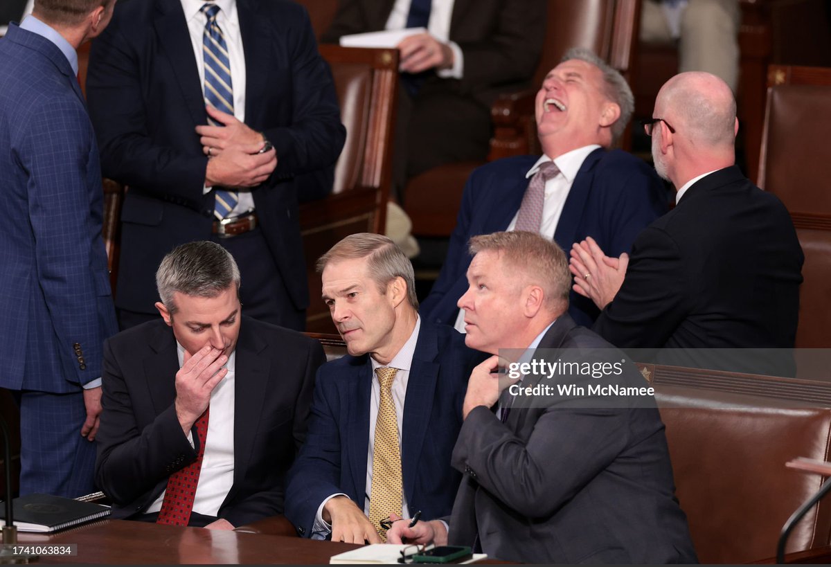 Rep. #JimJordan (C) talks to a staff member and Rep. Warren Davidson (R) while former House Speaker Kevin McCarthy laughs, as the House of Representatives prepares to vote for a new Speaker at the U.S. Capitol in Washington, DC. 📸: @WinMc #SpeakerOfTheHouseVote