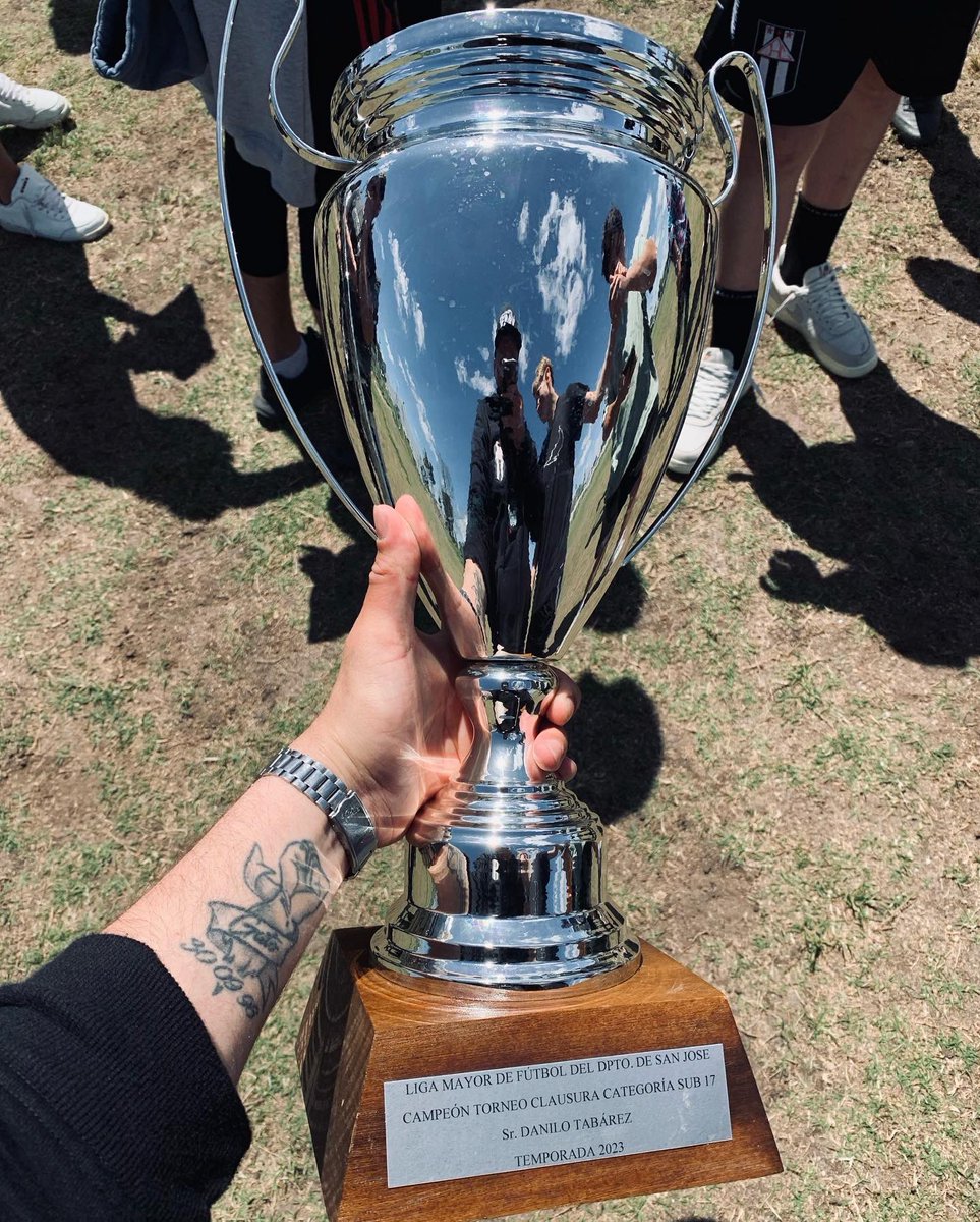 Central campeón !! La segunda que levantamos juntos hermano 🙌🏻⚫️⚪️