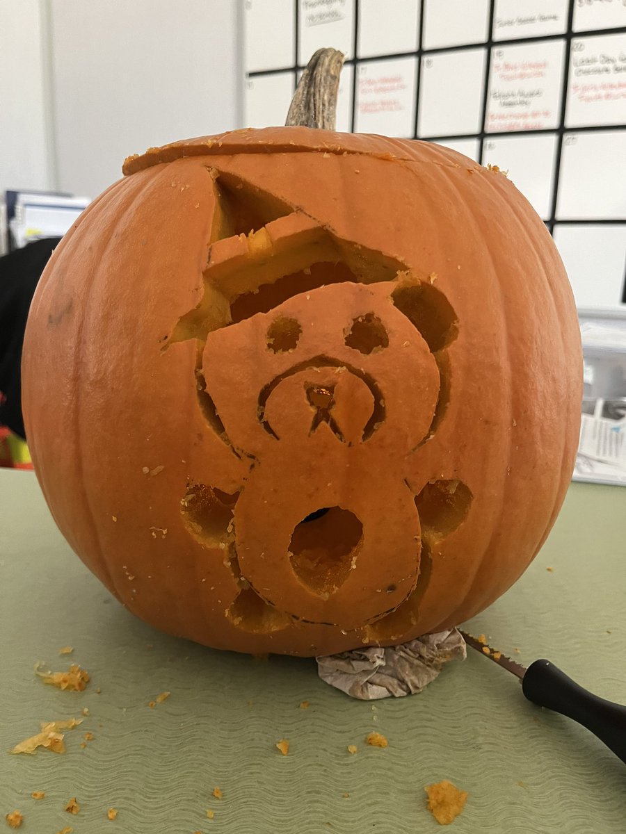 Ms. Kostuch’s grade 6 pumpkin for Spirit Bear’s pumpkin carving contest! @SpiritBear @fallingbrookps @DDSB_Indigenous