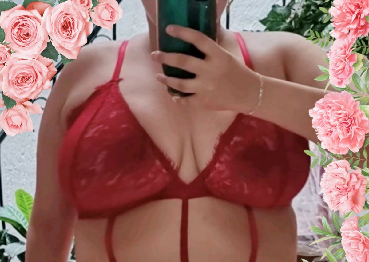 Arlet06947467's tweet photo. Hola mis amores
Vamos a quitarnos las ganas
Me puse ese regalito para tomarme fotos y me calenté 
Siento muy mojada mi cukita asi que andare todo el día sin calzones https://t.co/kUDUFgahYz