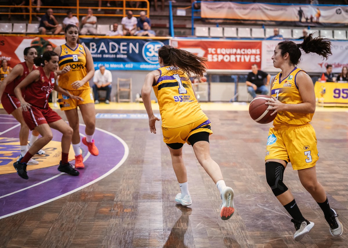 uemataro's tweet photo. 🔥 𝗗𝗜𝗦𝗦𝗔𝗕𝗧𝗘 JUGUEM A 𝗖𝗔𝗦𝗔!

🗣️ El #LF2 buscarà el 1r triomf del curs dissabte a les 𝟭𝟲𝗵 al Josep Mora!

☝🏻 Ens visiten les líders, us necessitem afició!
#somgrocs💛💜 https://t.co/OEi2SOts8n