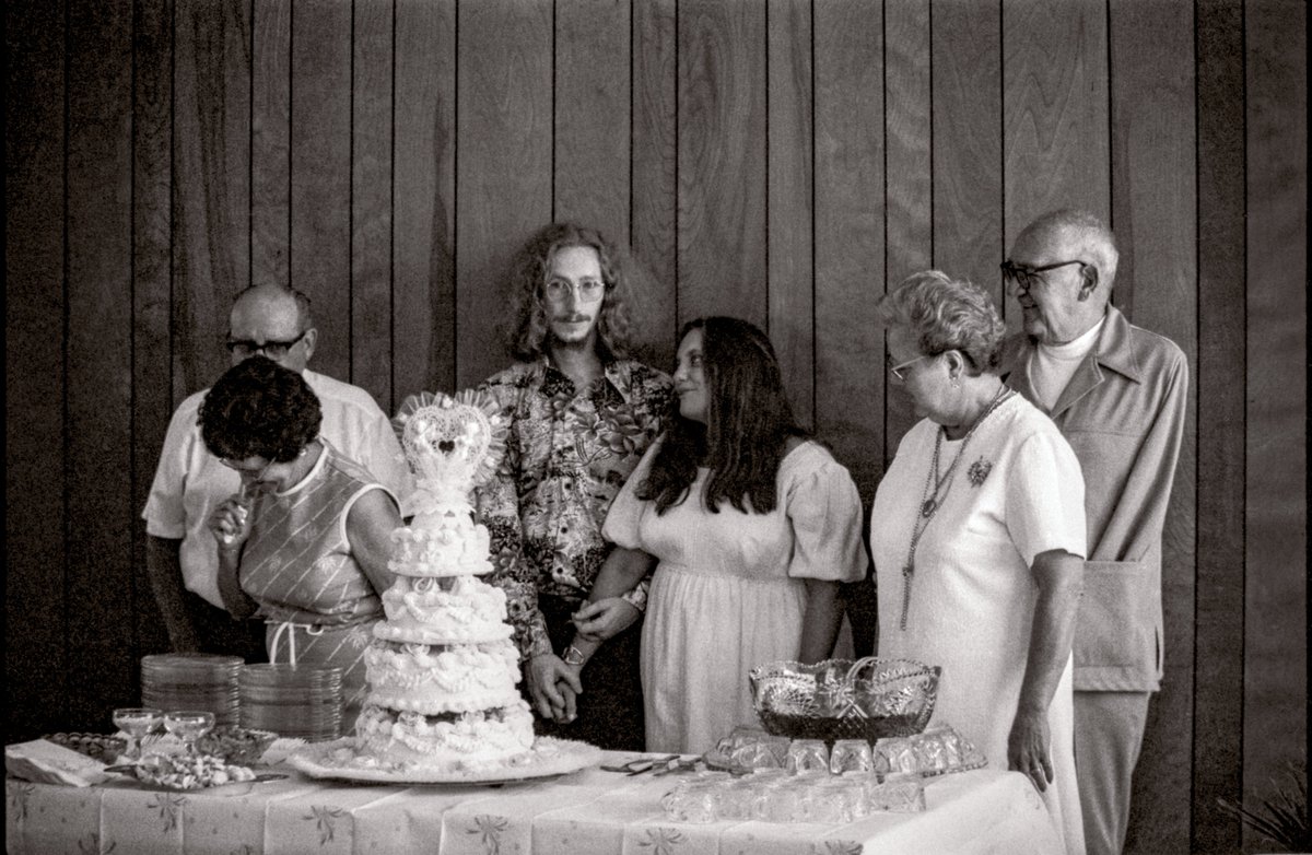 #photography #bnwgang #nftphotography 

Wedding
Indianapolis, IN, 1974
single edition
foundation.app/@LarryHopewell…